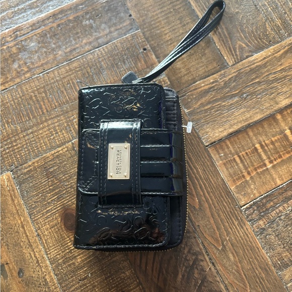 Kenneth Cole Reaction NWT  Black Patent Leather Wristlet - Picture 12 of 12